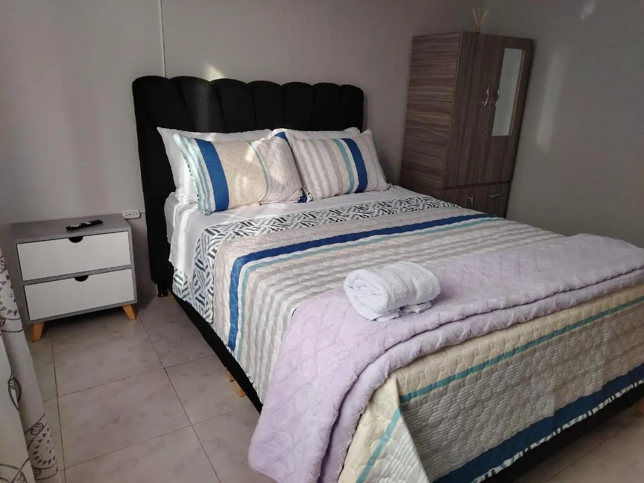 Πανσιόν Dos Habitacion Independientes Con Bano Compartido Μπογκοτά Κολομβία