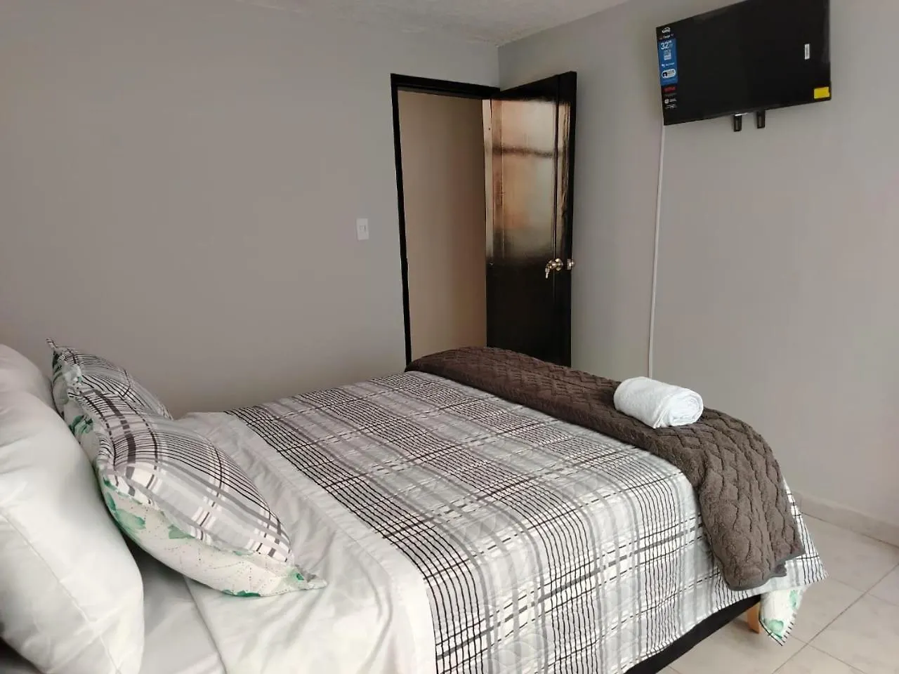 Πανσιόν Dos Habitacion Independientes Con Bano Compartido Μπογκοτά