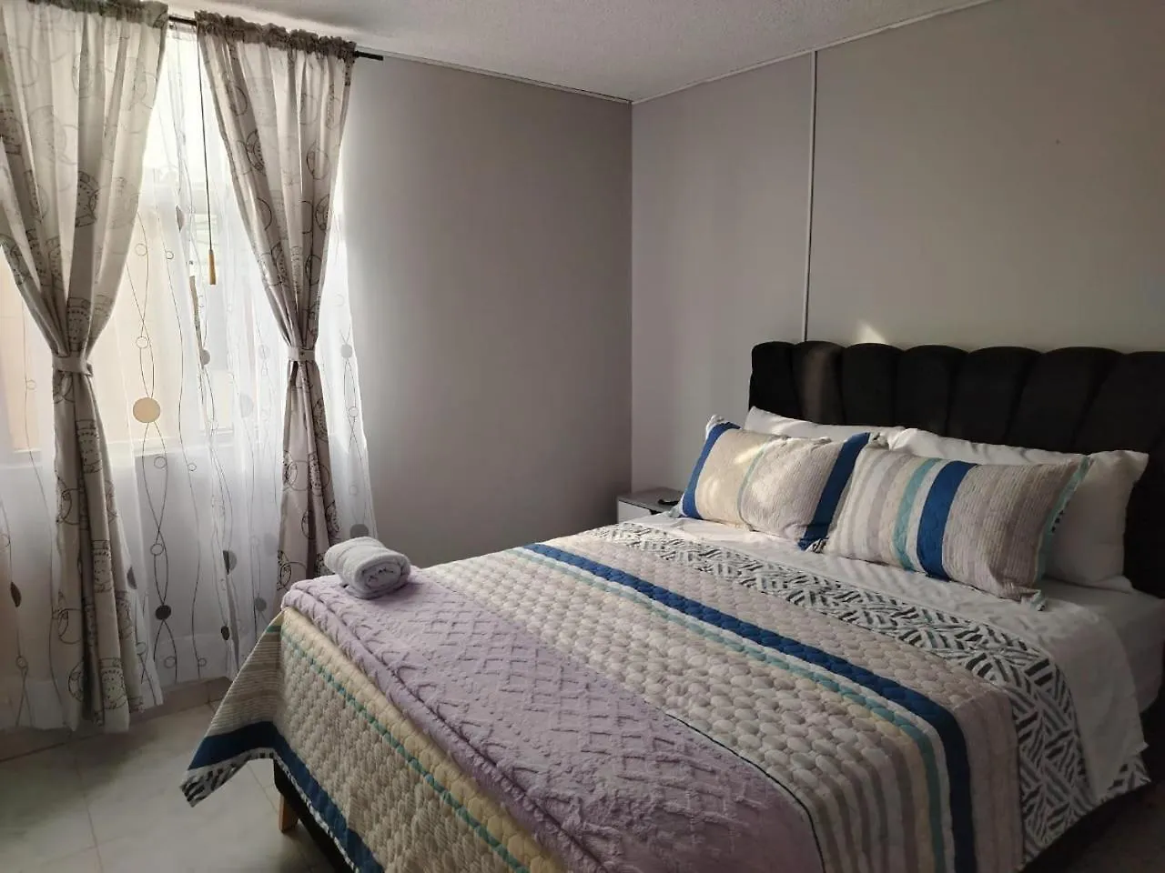 Dos Habitacion Independientes Con Bano Compartido Μπογκοτά